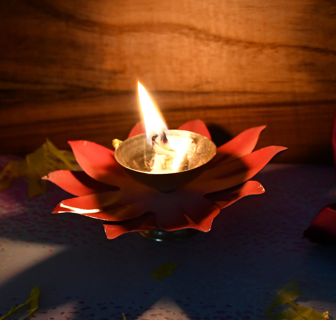 Lotus Shaped Brass Oil Diya 1 (pcs)