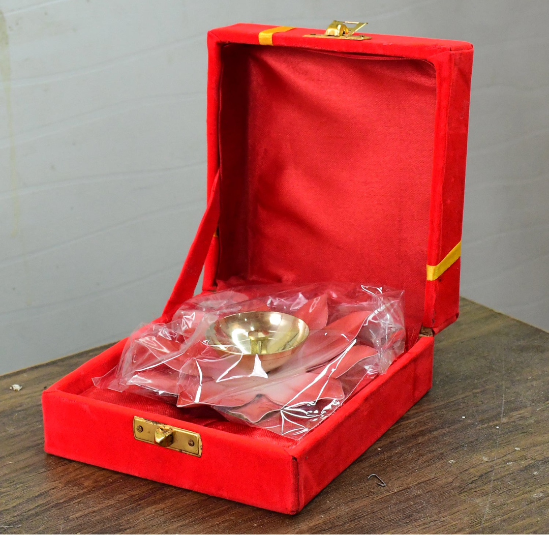 Lotus Shaped Brass Oil Diya 1 (pcs)